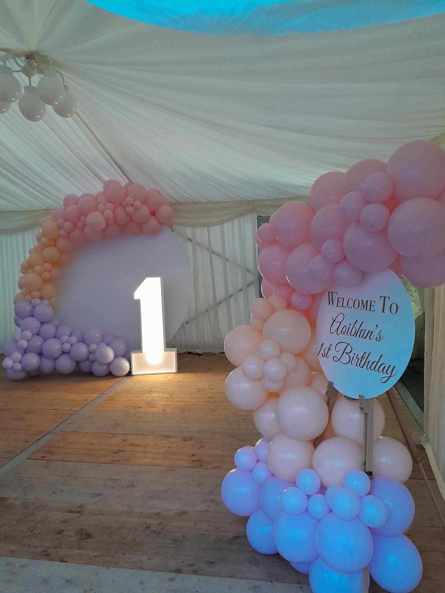 Welcome Signs with Balloons