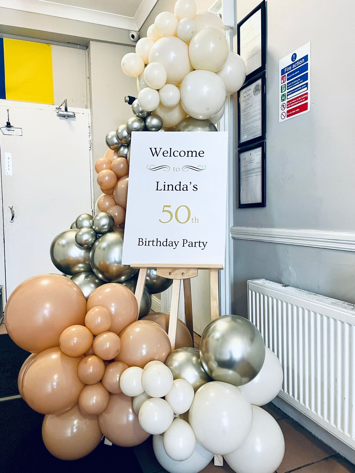 Welcome Signs with Balloons